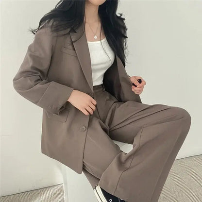 Athena | Einfarbiges Blazer- und gerade geschnittenes Hosen-Set für Damen Zendoo.de