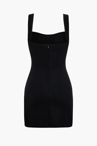Robe Noire Élégante avec Ceinture en Or