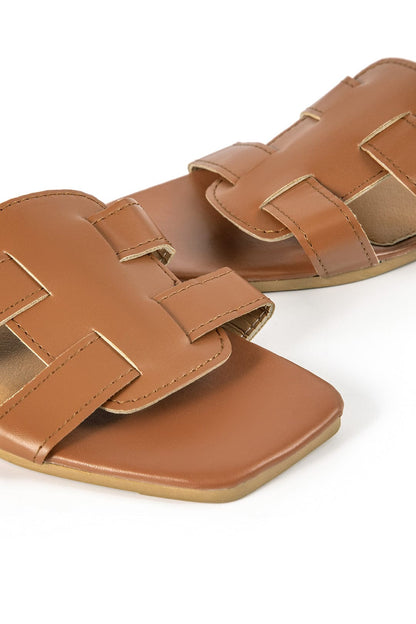 Sandales brunes décolletées avec décoration élégante
