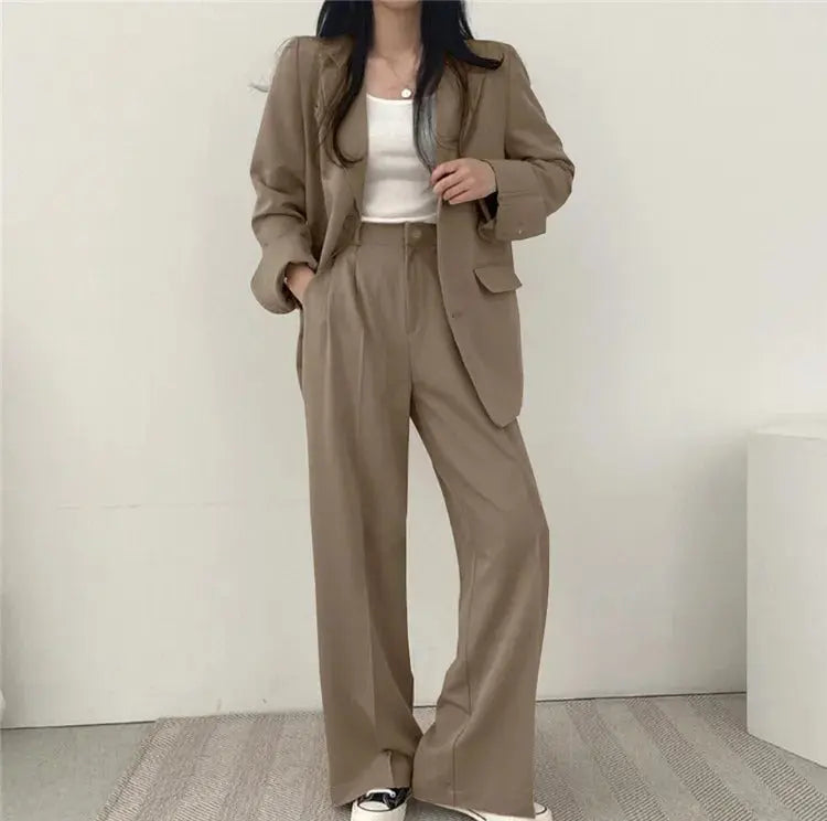 Athena | Einfarbiges Blazer- und gerade geschnittenes Hosen-Set für Damen Zendoo.de