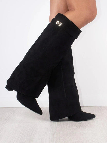 Bottines Femme en Suede Noir avec Détails Dorés