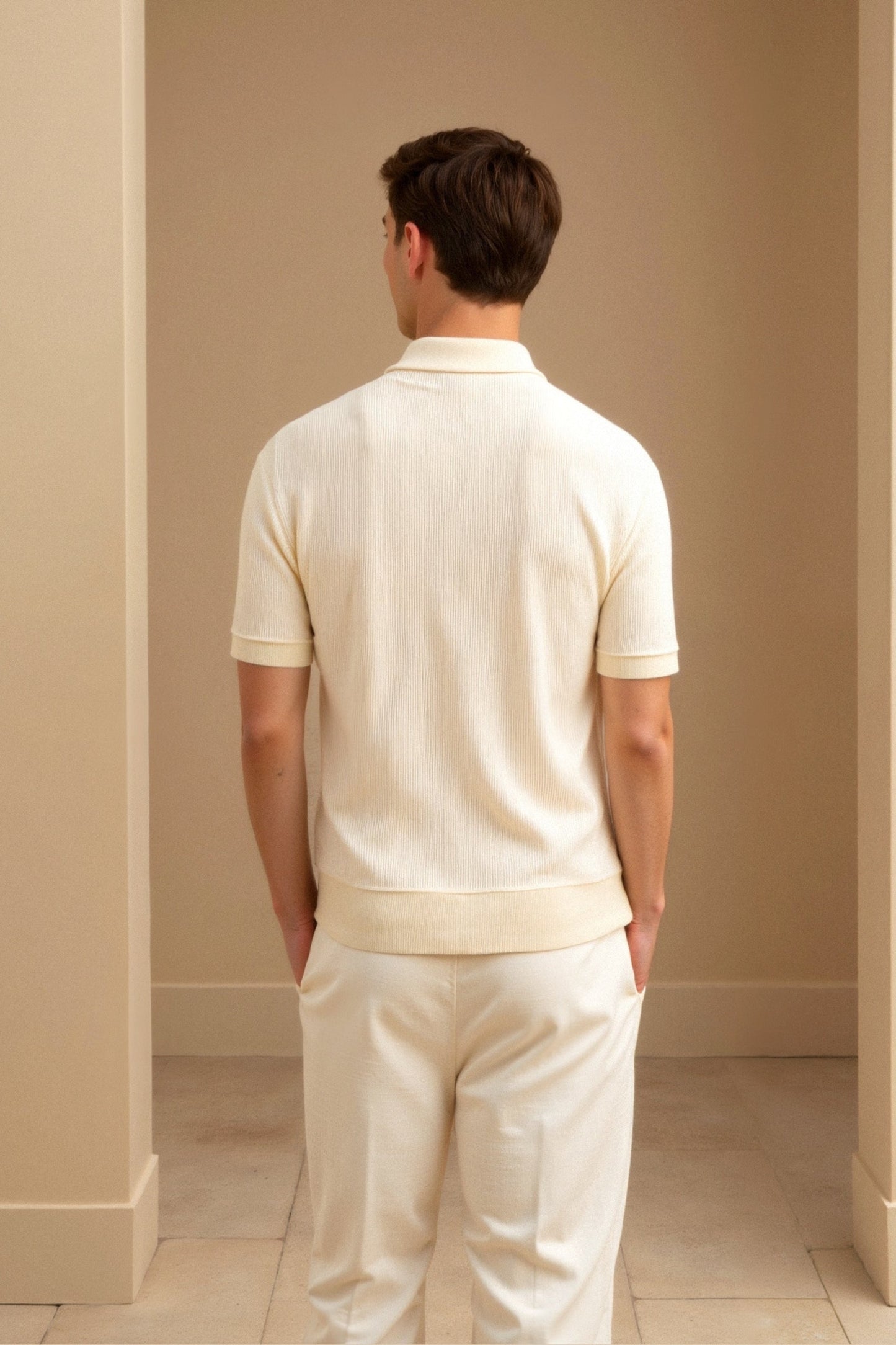 Chemise Polo Beige Élégante et Classique