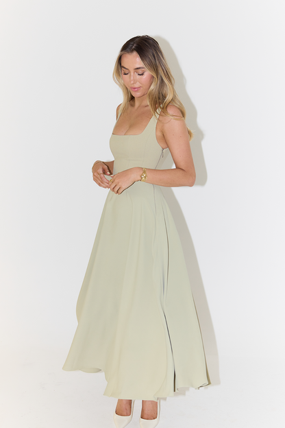 Robe Longue Évasée à Épaules Carrées - Noir, Blanc, Menthe