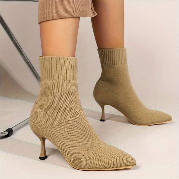 Bottines Élégantes à Talon Haut et Découpes Délicates - vue 3