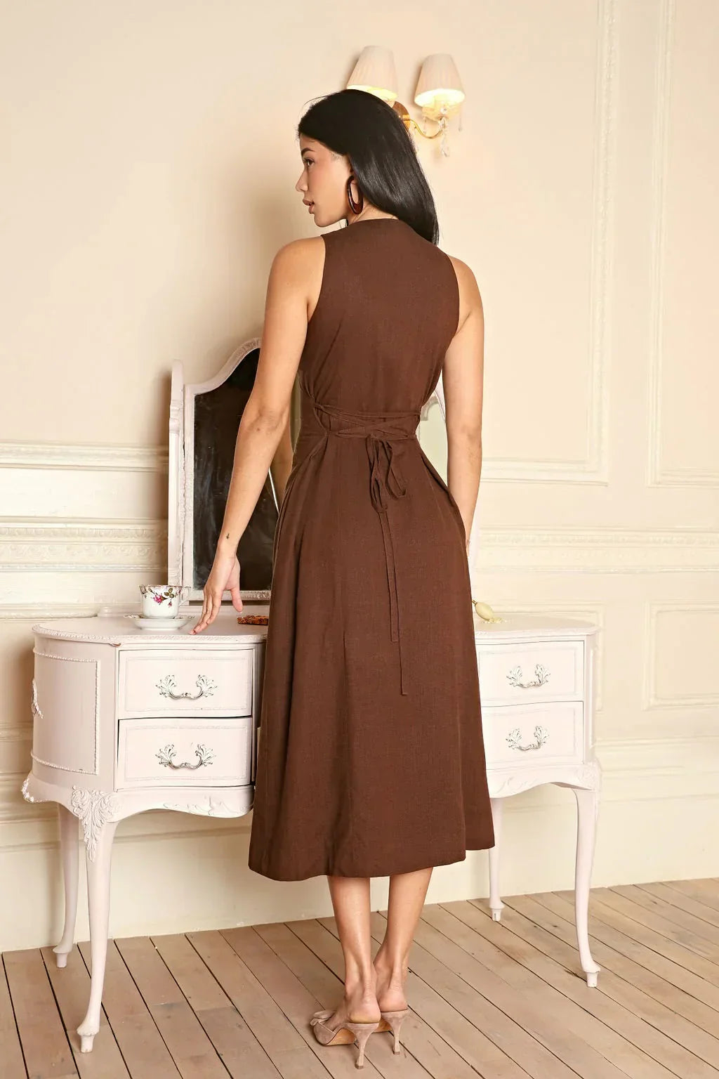 Robe Linen Brune sans Manches Mi-Longueur Élégante
