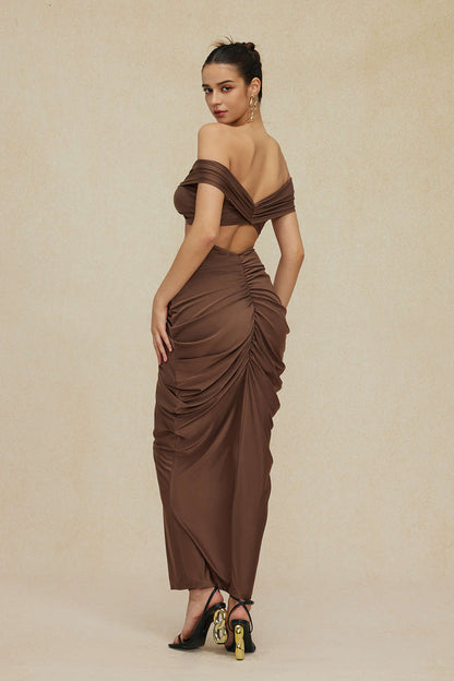 Robe Cocktail Épaules Découvertes avec Drapage Élégant