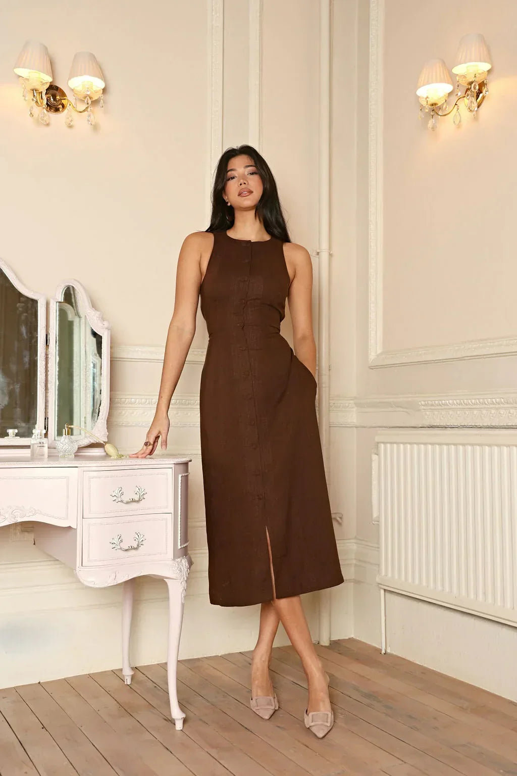 Robe Linen Brune sans Manches Mi-Longueur Élégante - BerlinGlamour