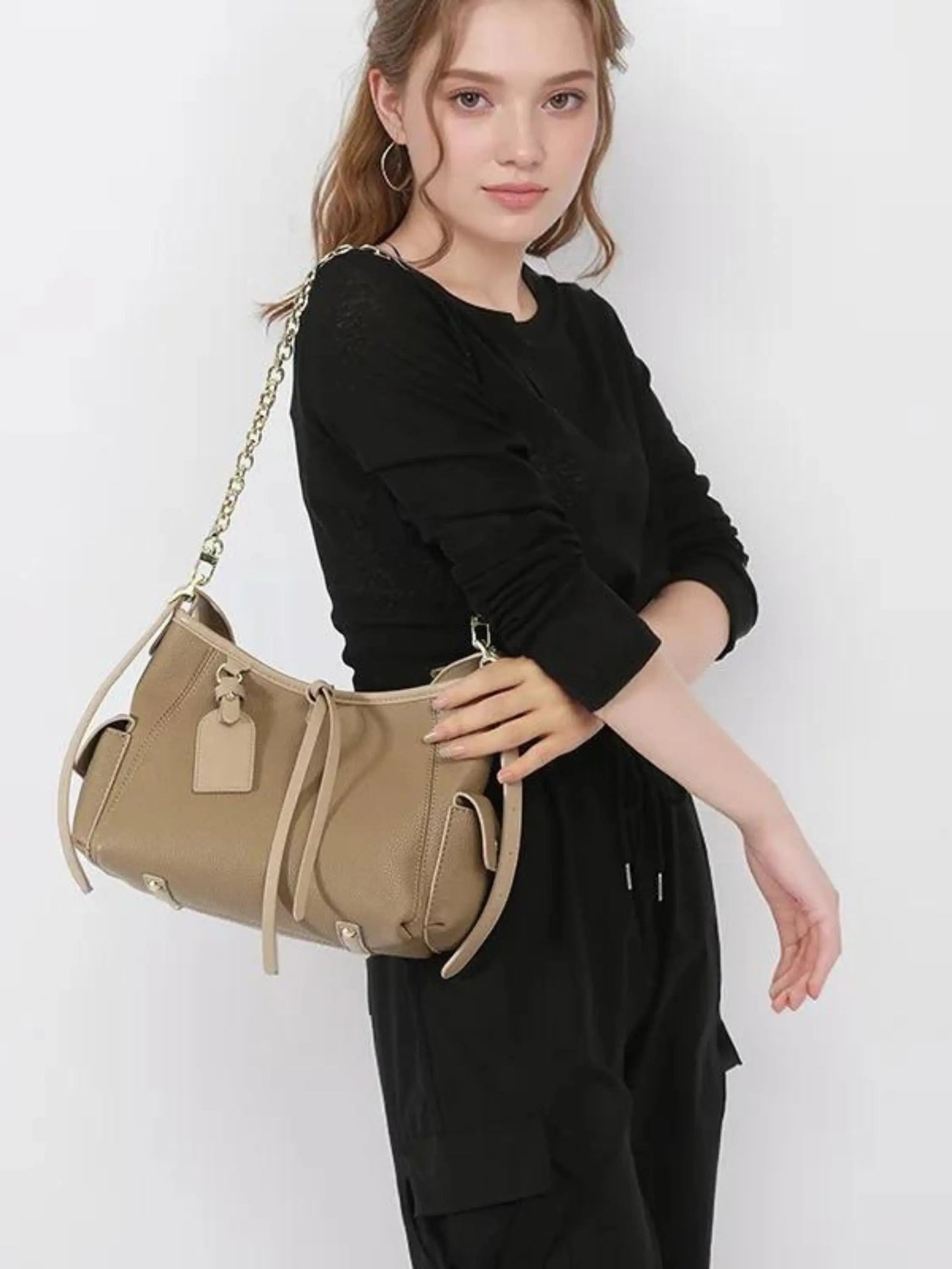 Sac à Épaules en Cuir avec Boucles Métalliques
