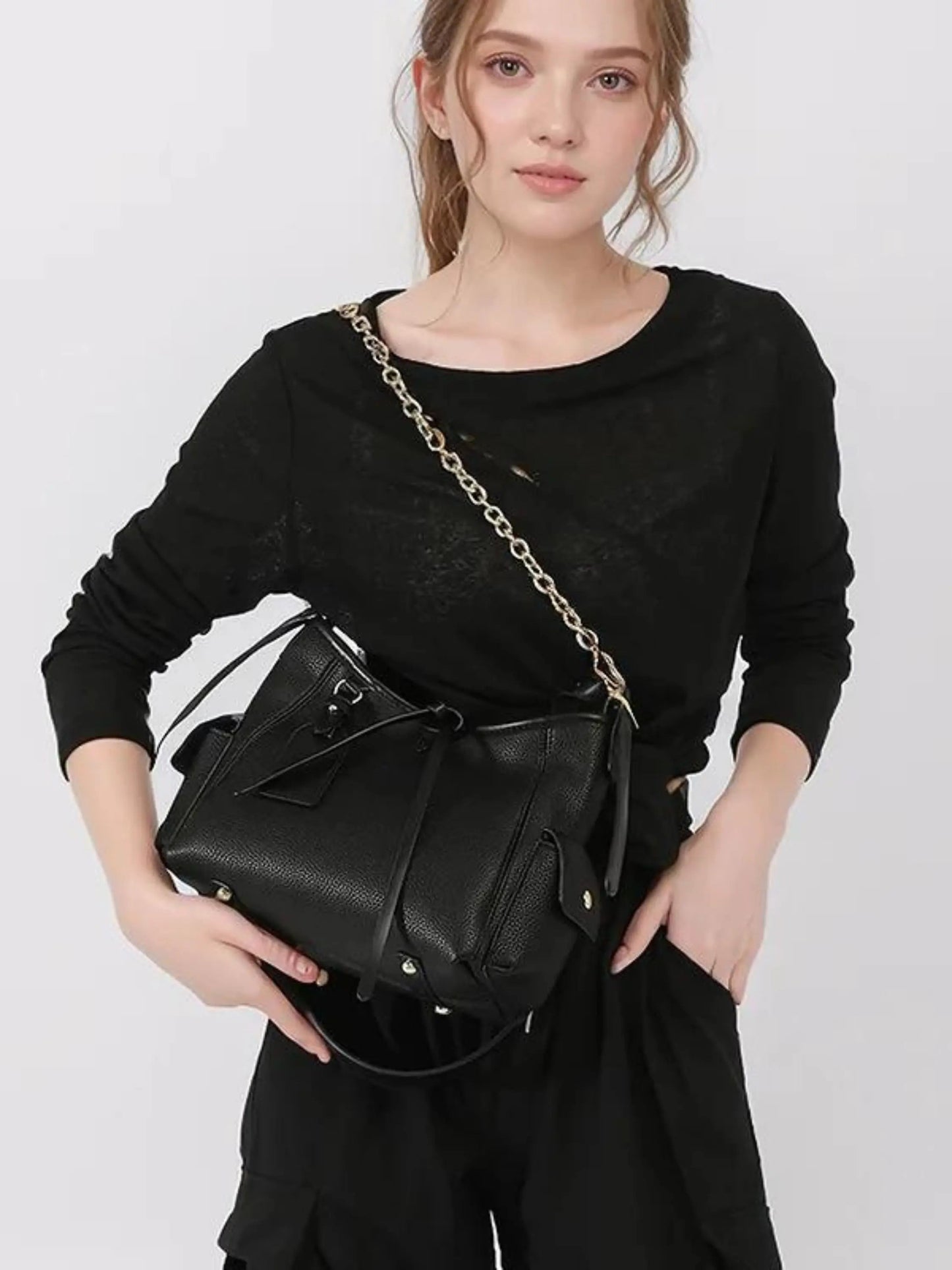Sac à Épaules en Cuir avec Boucles Métalliques