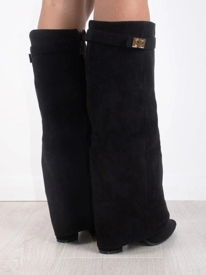 Bottines Femme en Suede Noir avec Détails Dorés