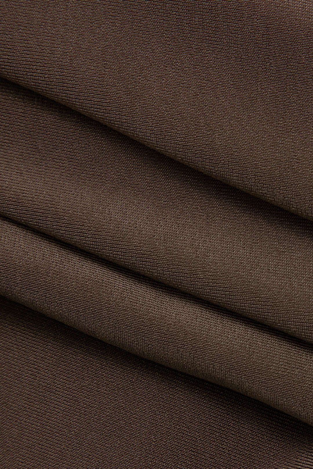 Robe Cocktail Épaules Découvertes avec Drapage Élégant