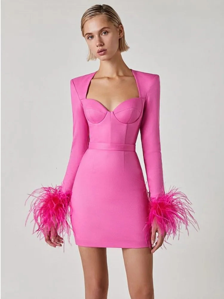 Robe Courte Élégante à Plumes