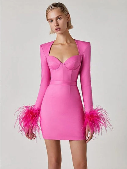 Robe Courte Élégante à Plumes