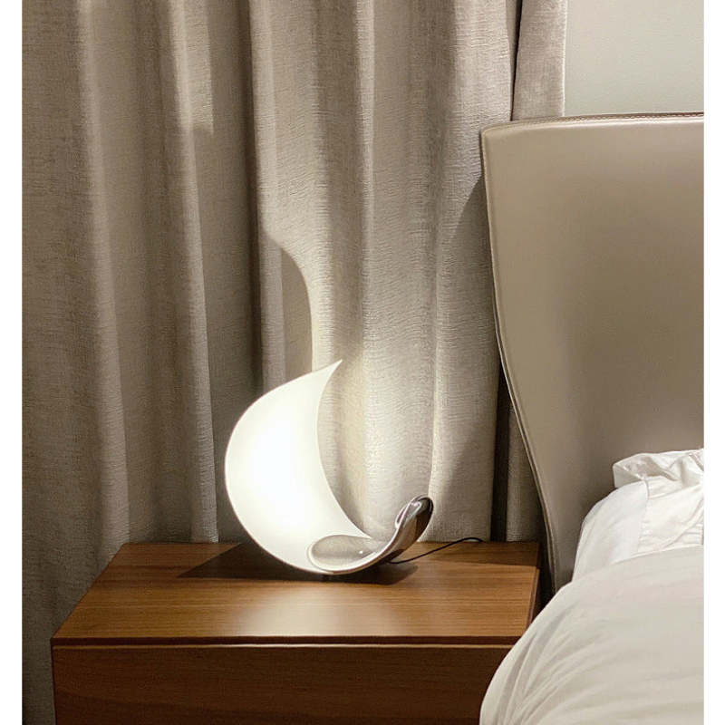 Lampe de Table LED Design en Forme de Croissant