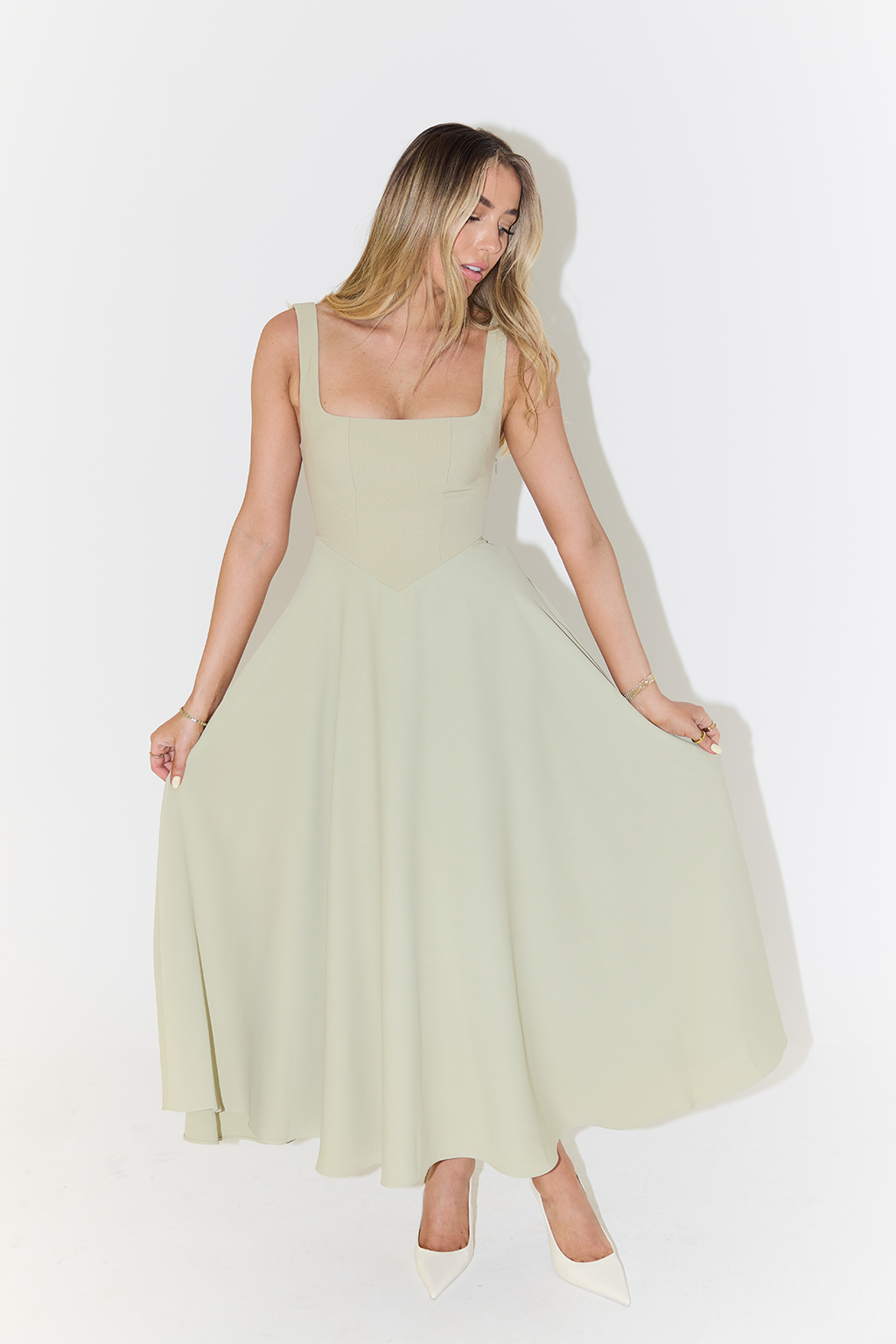 Robe Longue Évasée à Épaules Carrées - Noir, Blanc, Menthe