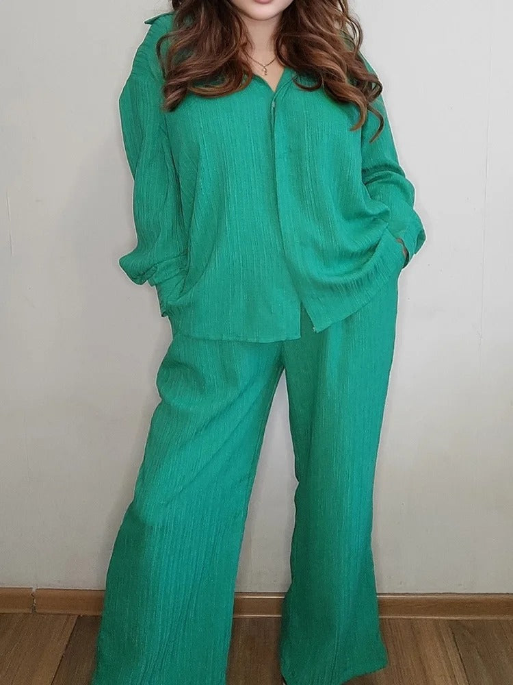 Tenue Décontractée Femme : Chemise Décontractée et Pantalon Jogging
