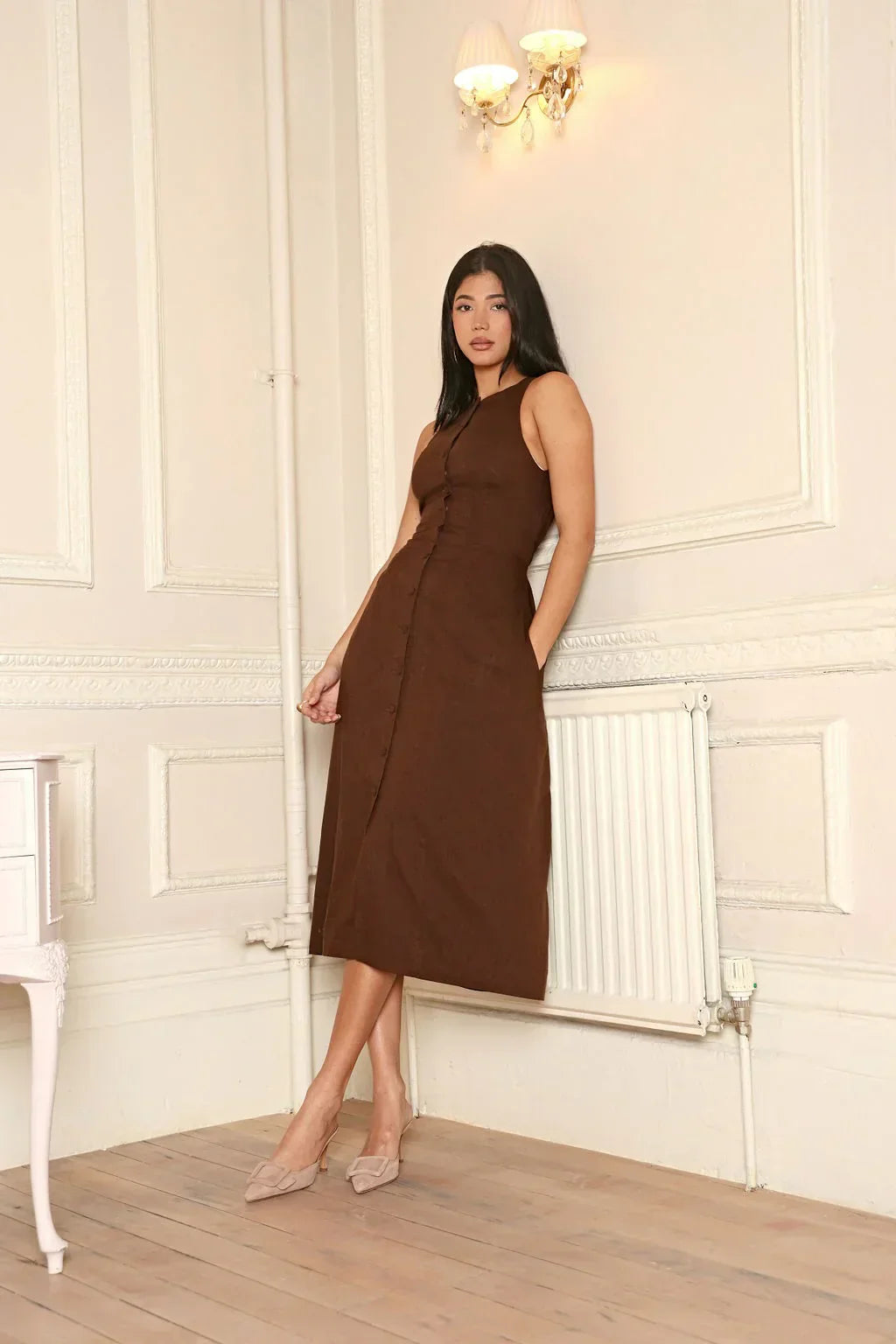 Robe Linen Brune sans Manches Mi-Longueur Élégante