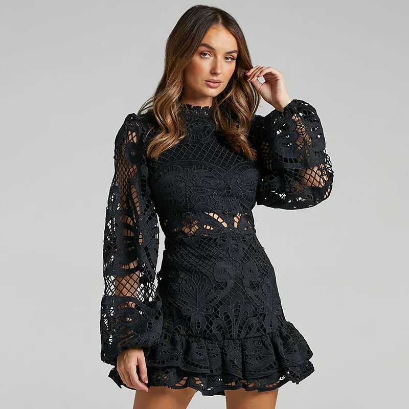 Robe Dentelle Féminine avec Volant et Décolleté Profond