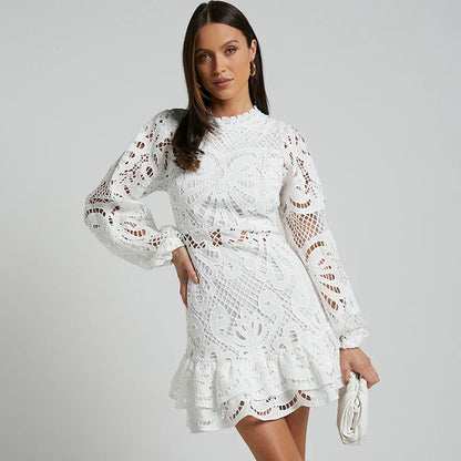 Robe Dentelle Féminine avec Volant et Décolleté Profond