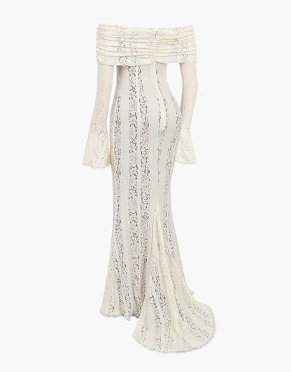 Robe de Soirée Élégante avec Décolleté Profond et Manches Longues