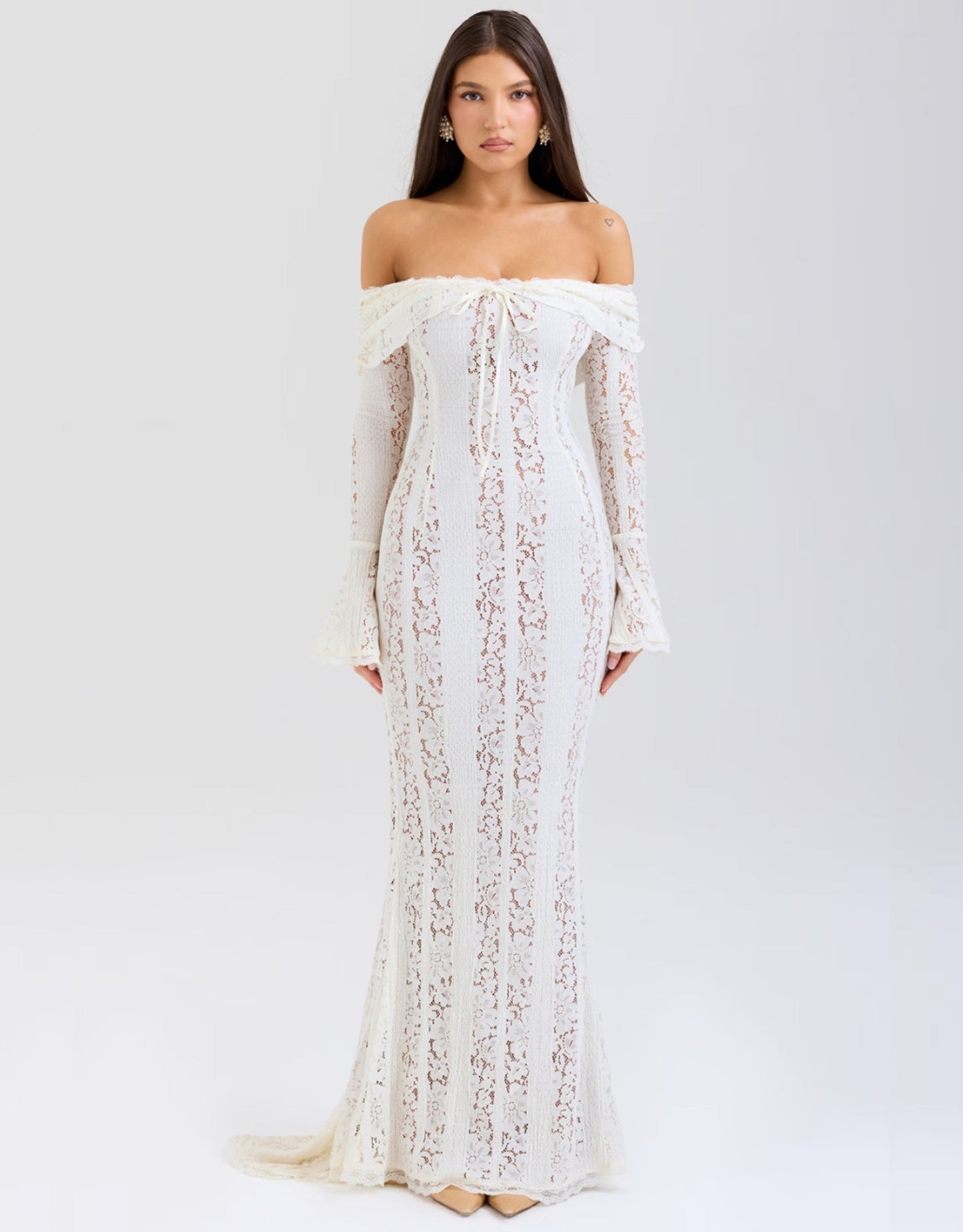 Robe de Soirée Élégante avec Décolleté Profond et Manches Longues - BerlinGlamour