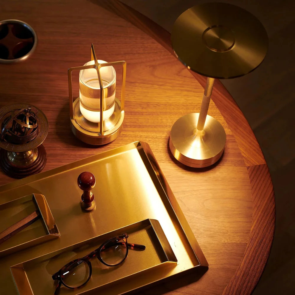 AuraLumi™ – Lampe de Table Sans Fil Éclairage Ajustable en Aluminium