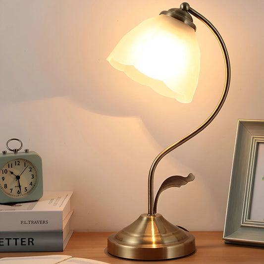 AuroraBloom™ – Lampe de Table Élégante Abat-jour en Verre Floral