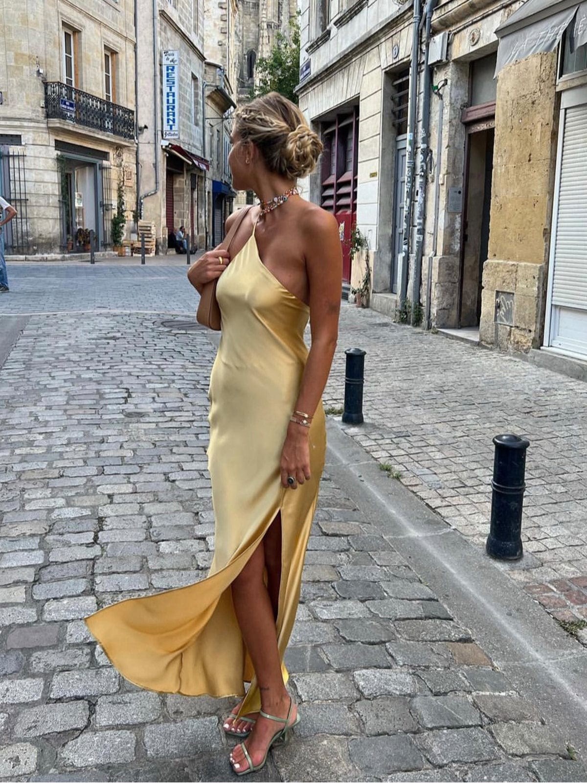 Robe de soirée satin sans dos élégante pour mariée et fête - BerlinGlamour
