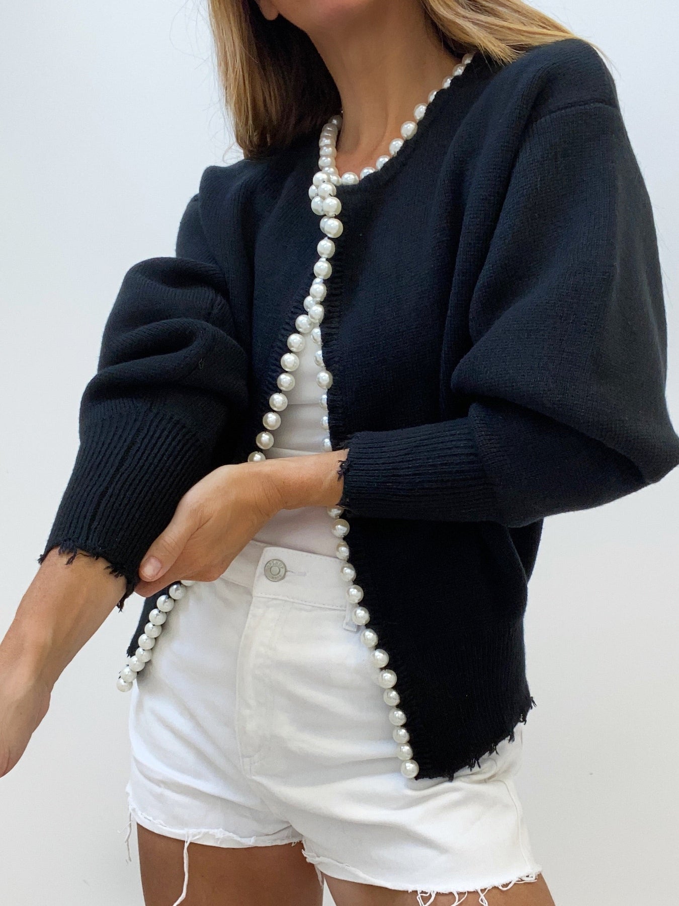 Cardigan femme élégant avec fermeture avant et détails perlés