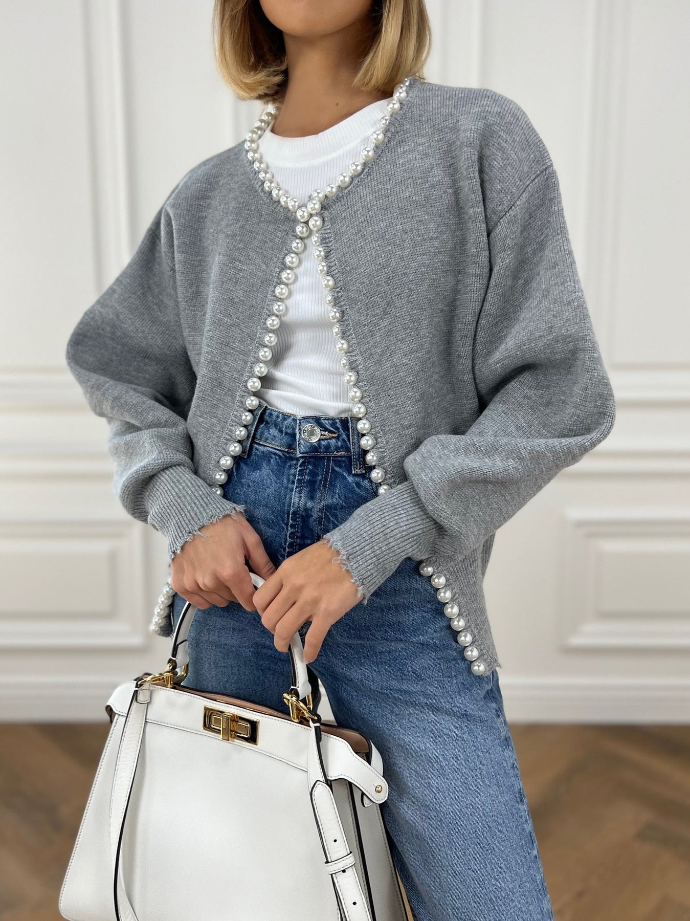 Cardigan femme élégant avec fermeture avant et détails perlés
