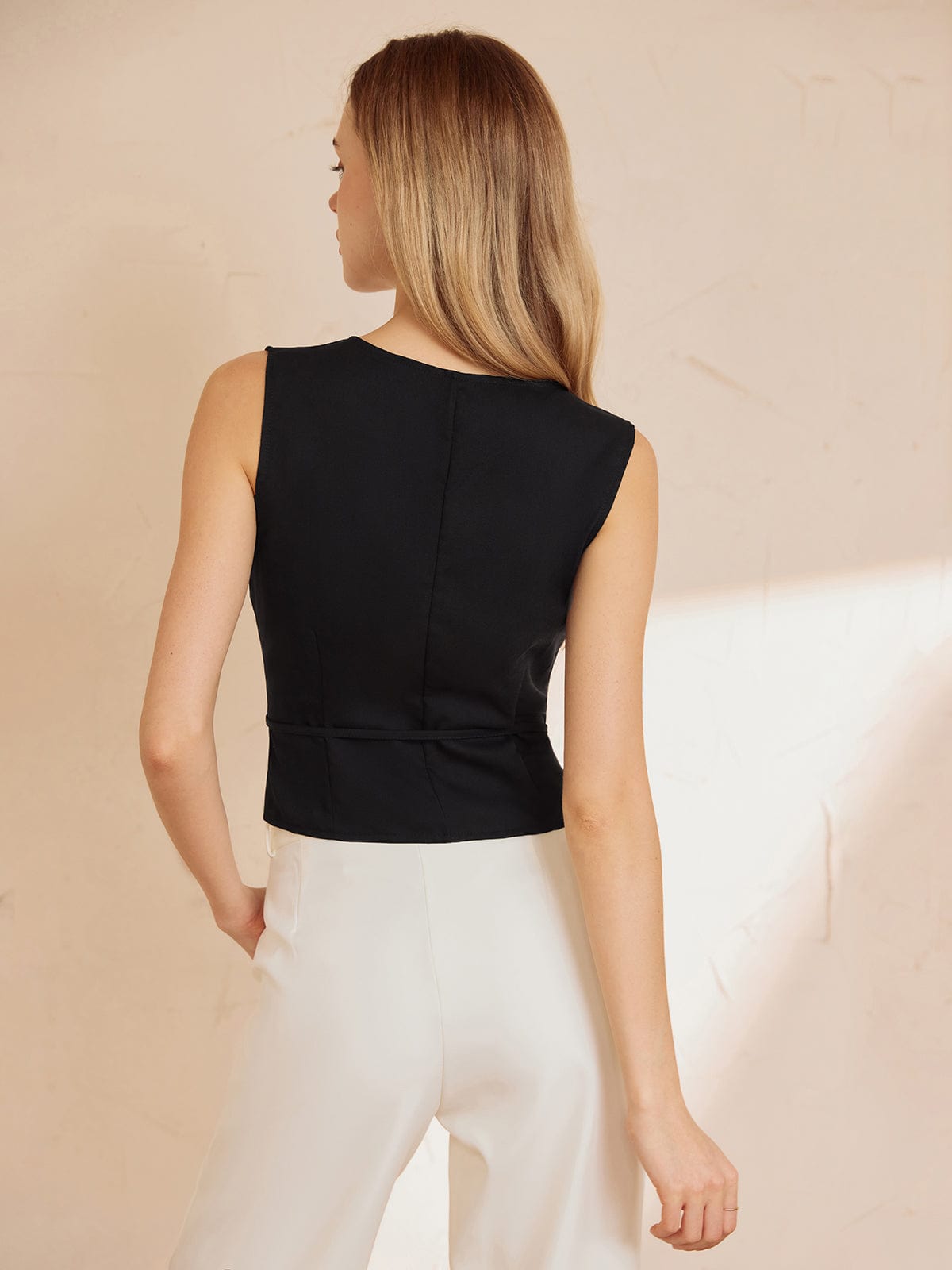 Isabella | Top Noir Sans Manches avec Ceinture à la Taille
