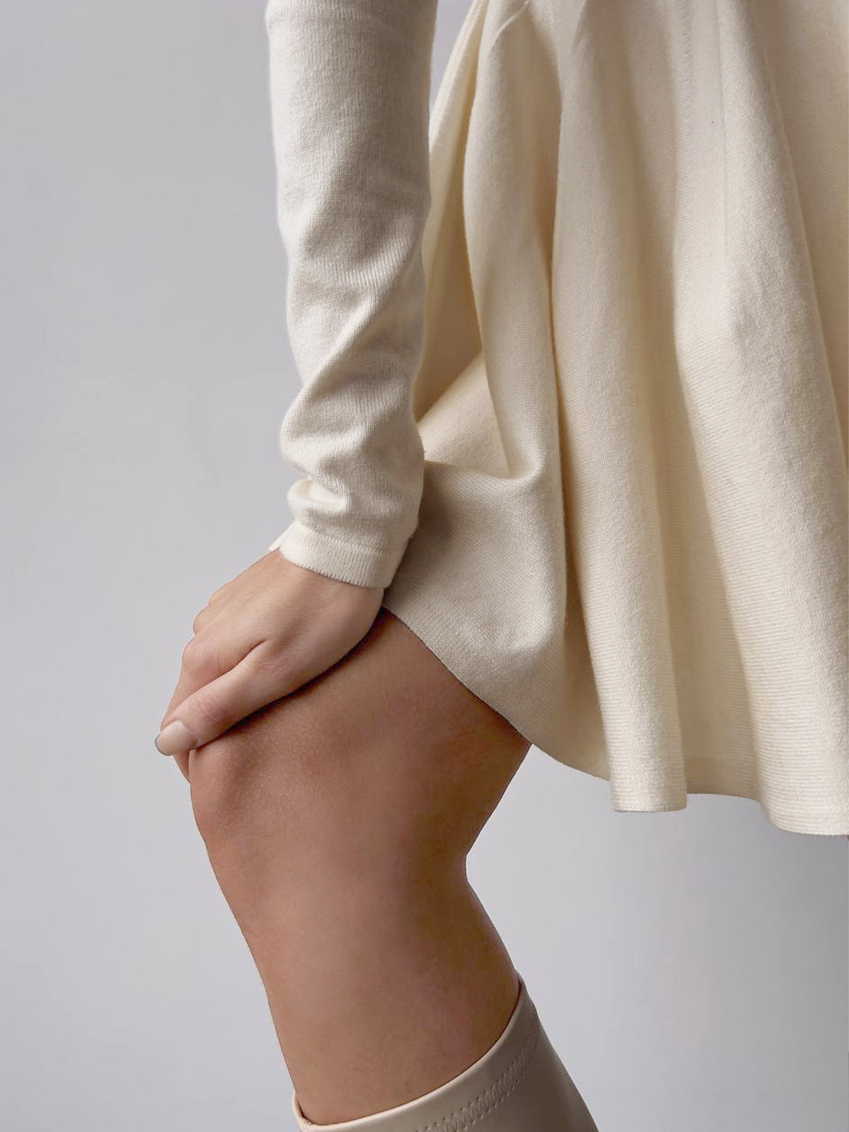 Robe Skater Féminine en Crème à Manches Longues