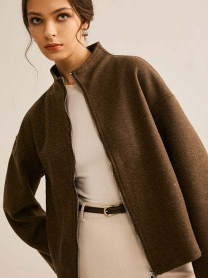 Veste Brun Courte Col Montant Élégante et Minimaliste