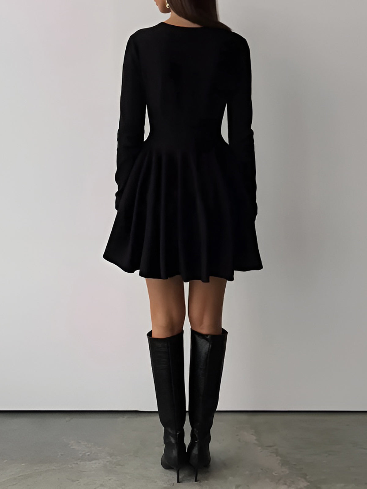 Robe Skater Féminine en Crème à Manches Longues