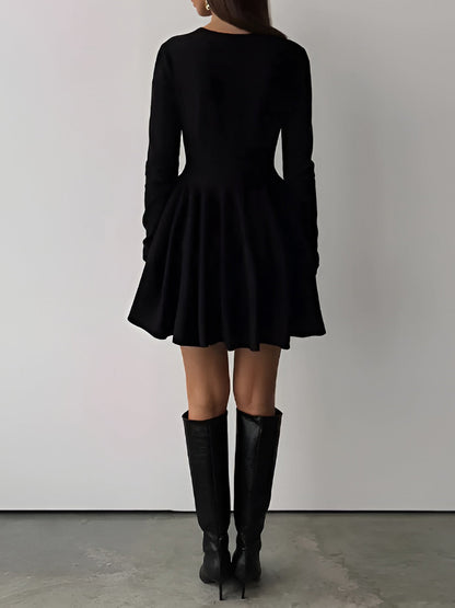 Robe Skater Féminine en Crème à Manches Longues