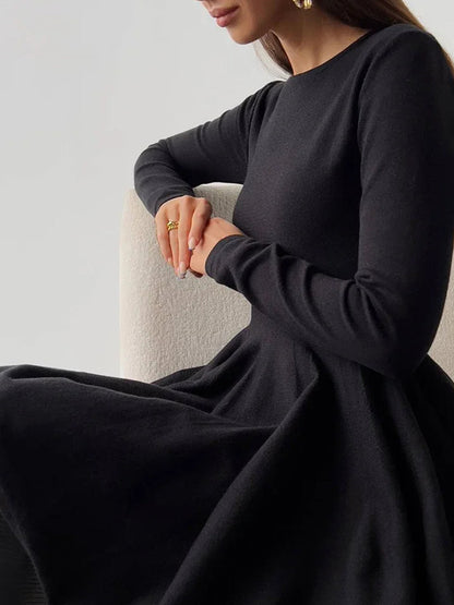 Robe Skater Féminine en Crème à Manches Longues