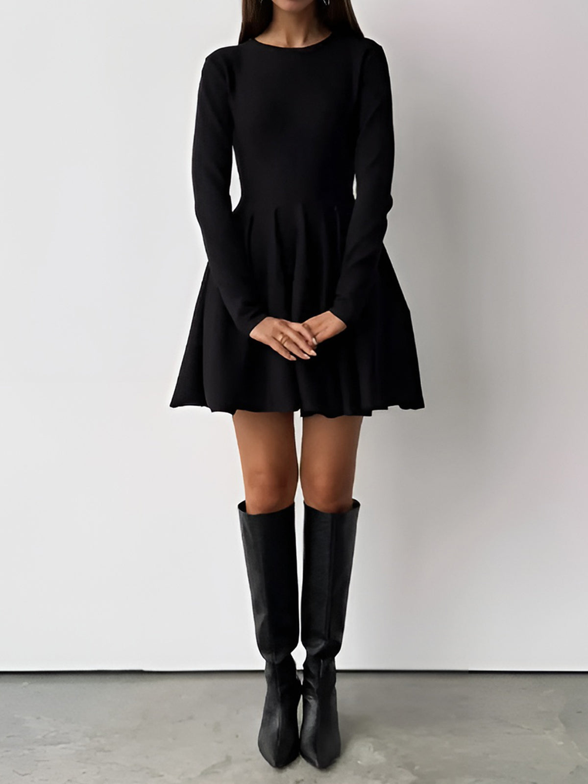 Robe Skater Féminine en Crème à Manches Longues