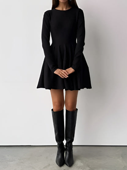 Robe Skater Féminine en Crème à Manches Longues