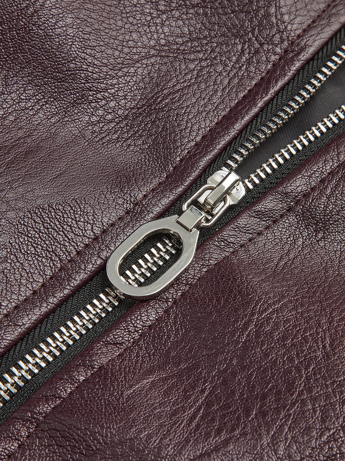 Blouson Cuir Noir Moderne et Élégant