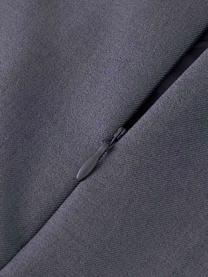 Robe à plis avec taille haute et détails boutons