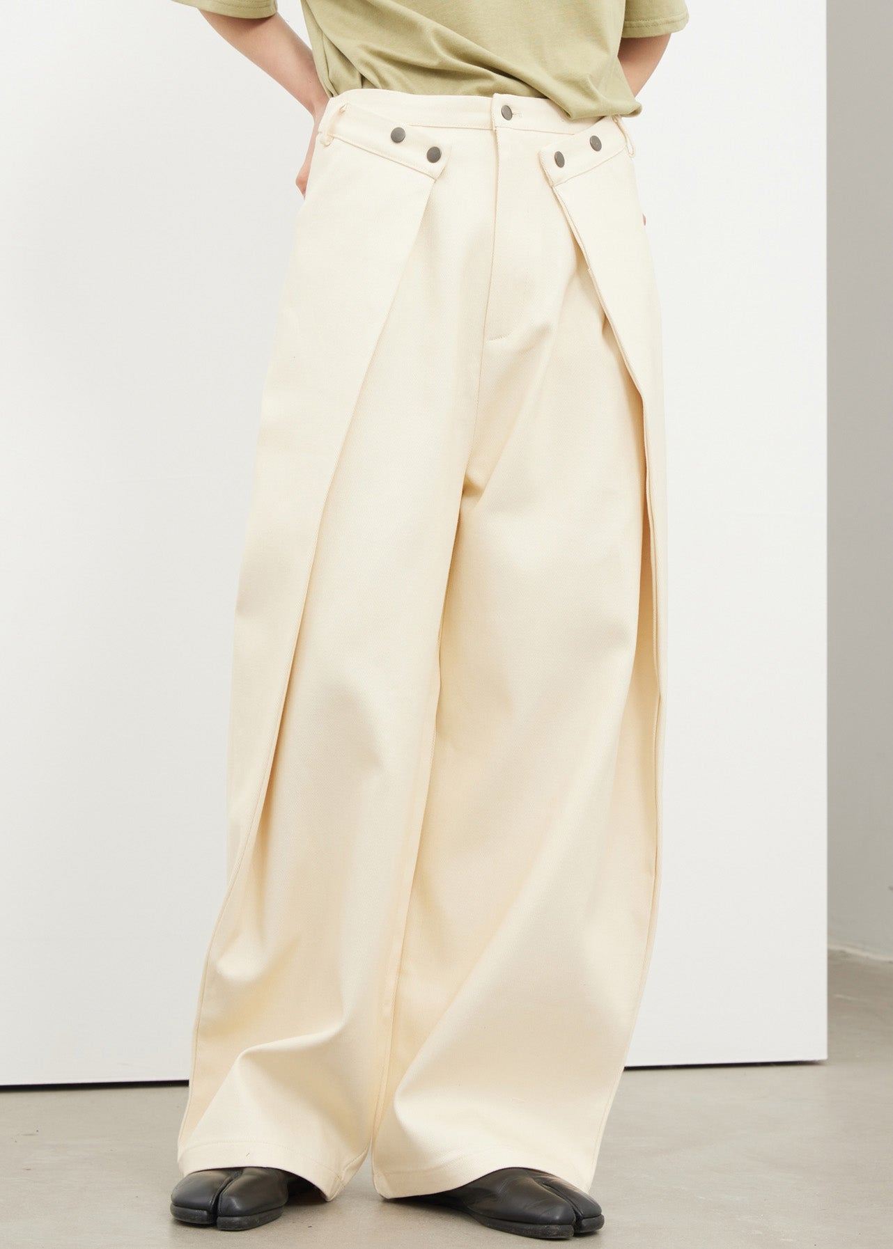 Relaxed Fit Beige Autumn Trousers - EasyApparels