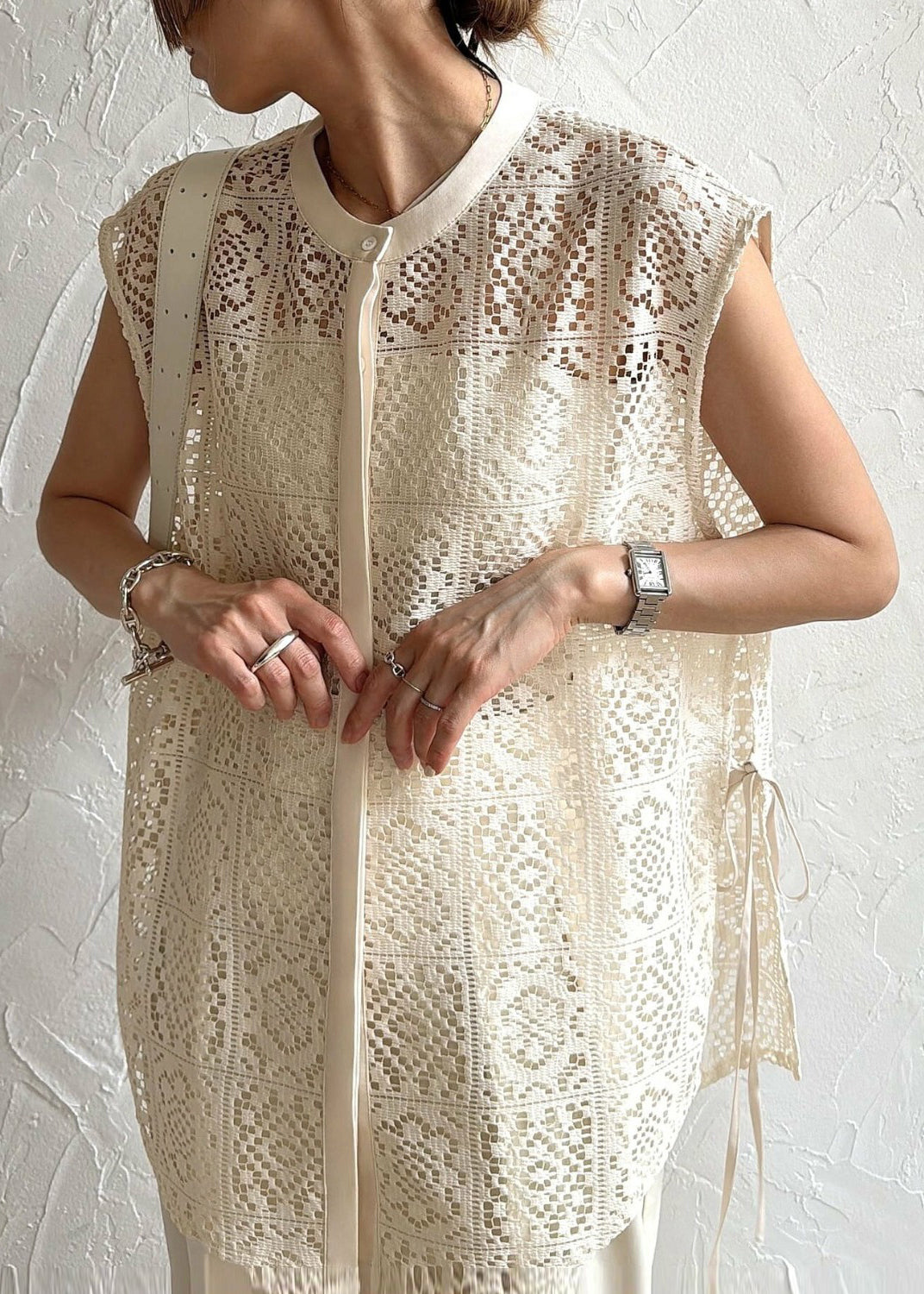 Femmes grandes lacets gilets en dentelle beige légère - EasyApparels