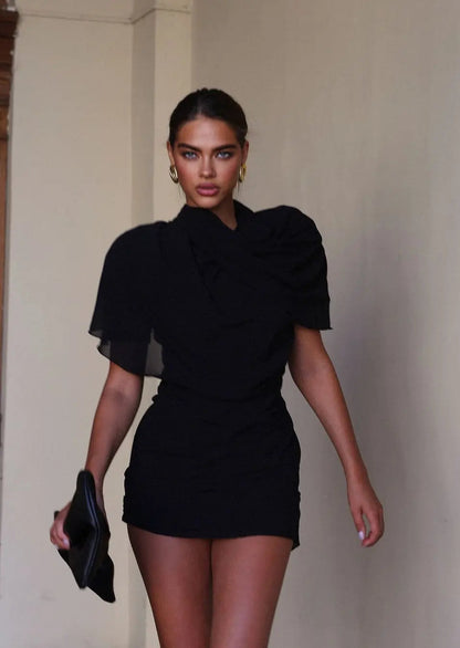 Robe Noire Épaule Haute Mini Couture - BerlinGlamour