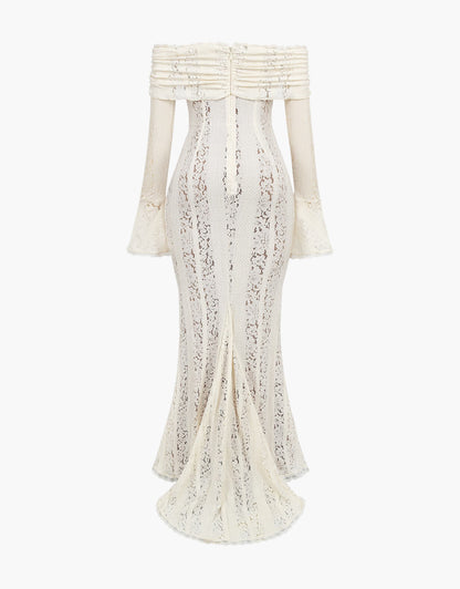Robe de Soirée Élégante avec Décolleté Profond et Manches Longues