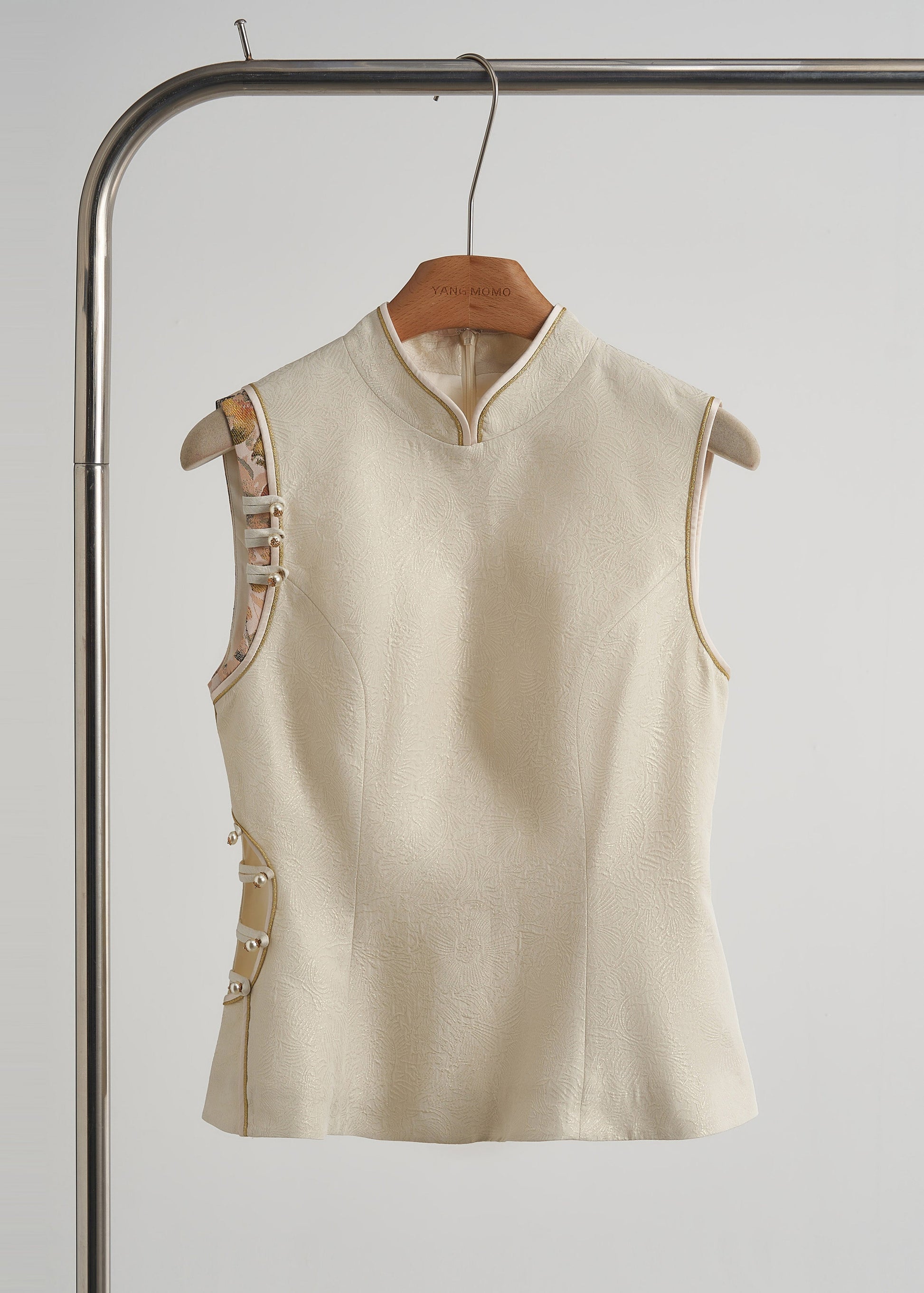 Élégant gilet beige autonome avec détails brodés, hiver - EasyApparels
