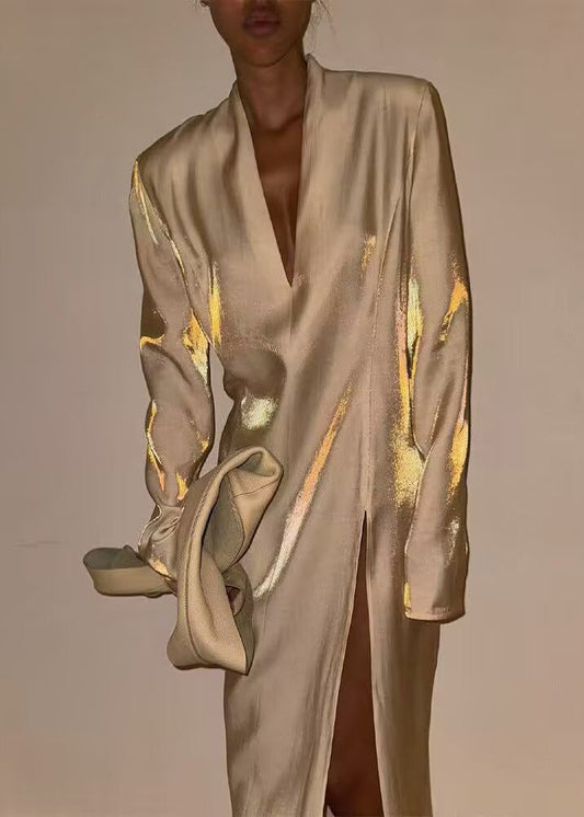 Robe en soie beige chic avec col V et fermeture latérale - EasyApparels