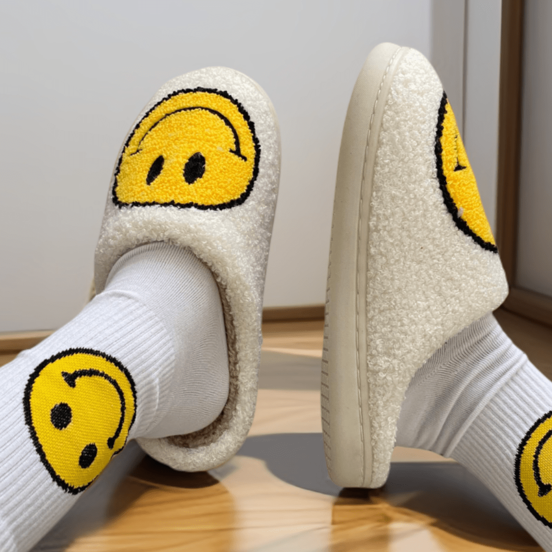 Pantoufles Peluche Sourire Douces - PanierRoyale