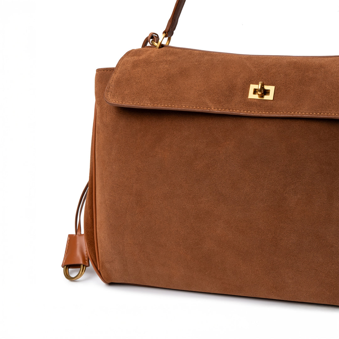 Sac à main femme élégant en cuir brun avec fermeture dorée