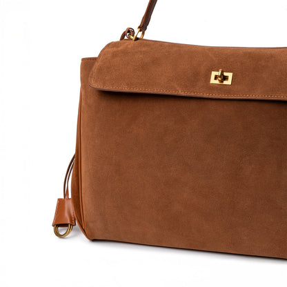 Sac à main femme élégant en cuir brun avec fermeture dorée