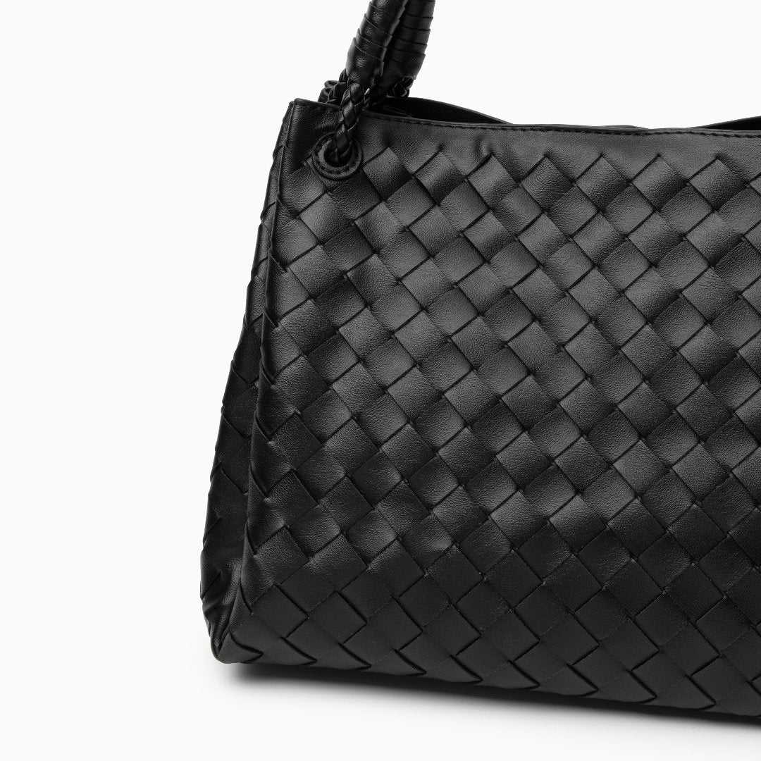 Sac à main femme noir végan avec bretelle et détails dorés